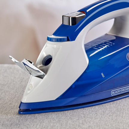 Plancha de Vapor Black&Decker IR1866 Light 'N Easy, Suela con Acondicionadores