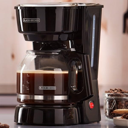 Cafetera Black&Decker CM0916B 12 Tz Base Caliente Jarra Antigoteo Negro