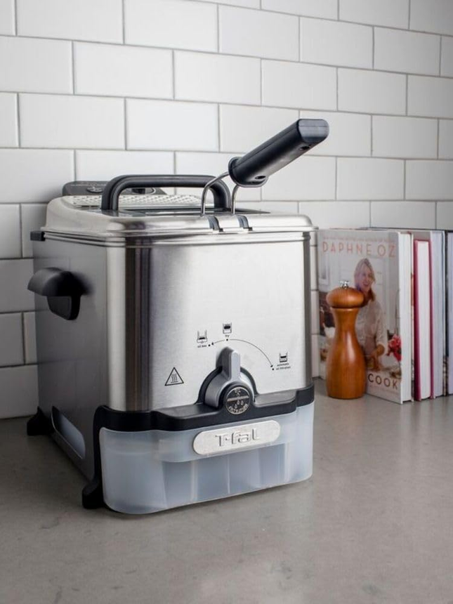 Freidora de aceite TFAL FR702D51  Capacidad de  1.8 LT